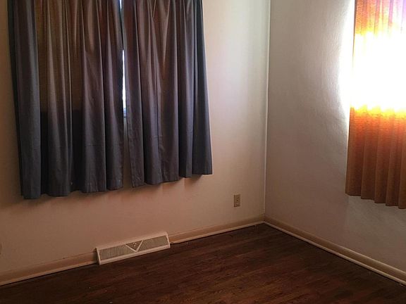 05. Bedroom 2_1933 Unit