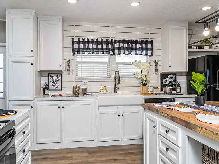 12518 Descanso Cir — Photo 3