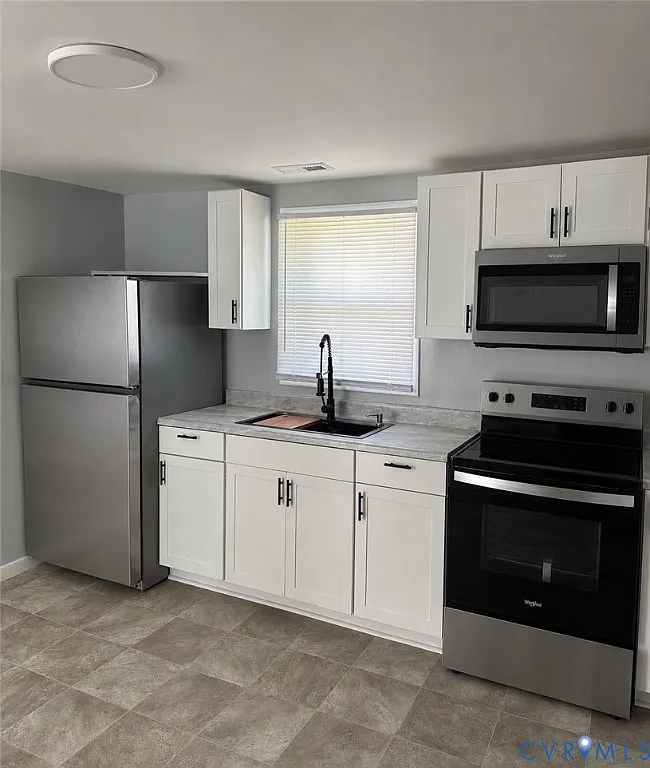 3 bed, 1.0 bath, 1092 sqft, $1,650 — Photo 2
