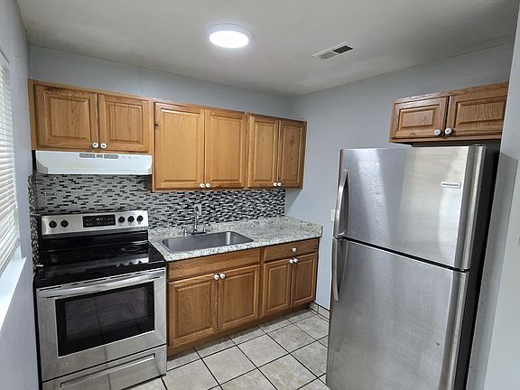3rd image of 232 Espanola St NE APT B