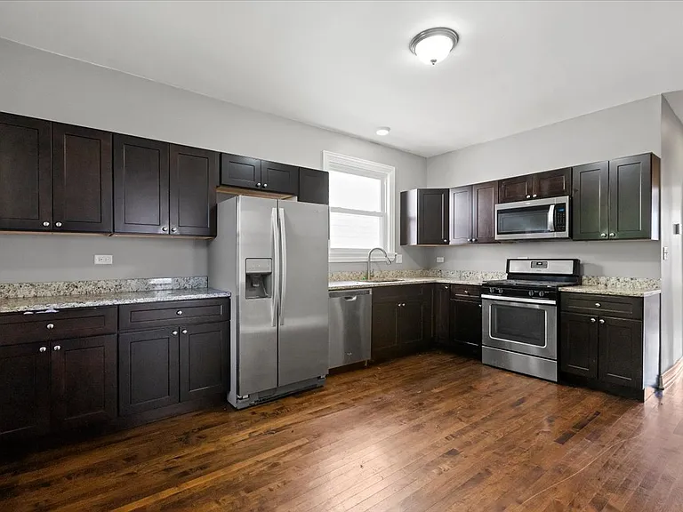 5344 W Eddy St #1 — Photo 2