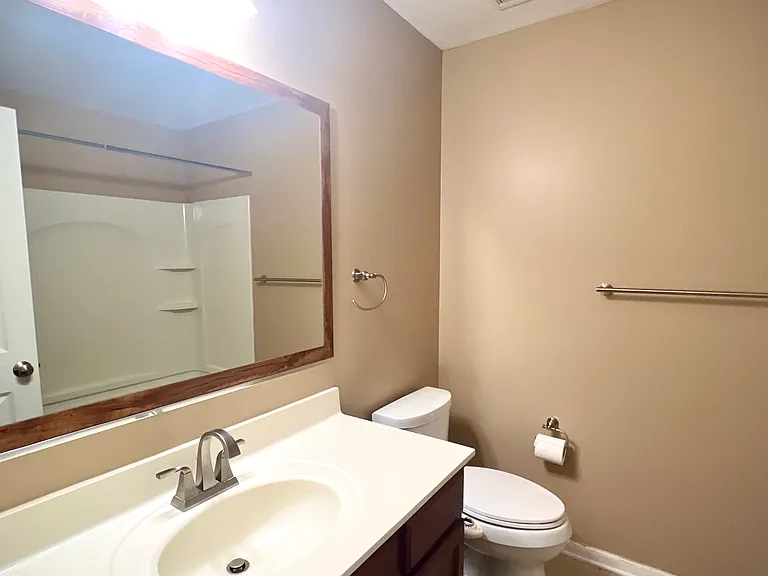 546 Grosvenor Ln — Photo 14