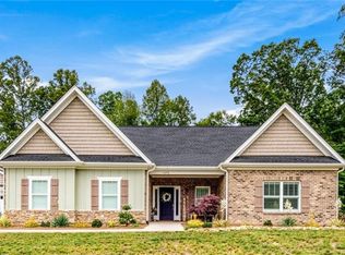 1070 Nauvoo Ridge Dr, Tobaccoville, NC 27050