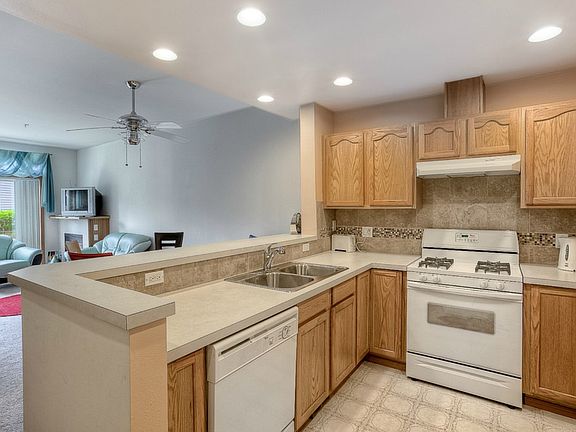 5th image of 418 17th St SE Unit 8C