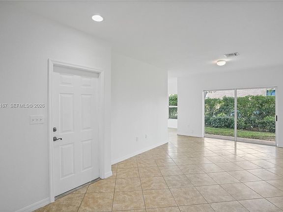 5th image of 501 Talia Cir
