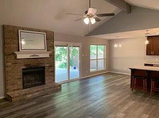 5905 Willow Branch Dr, Arlington, TX 76017