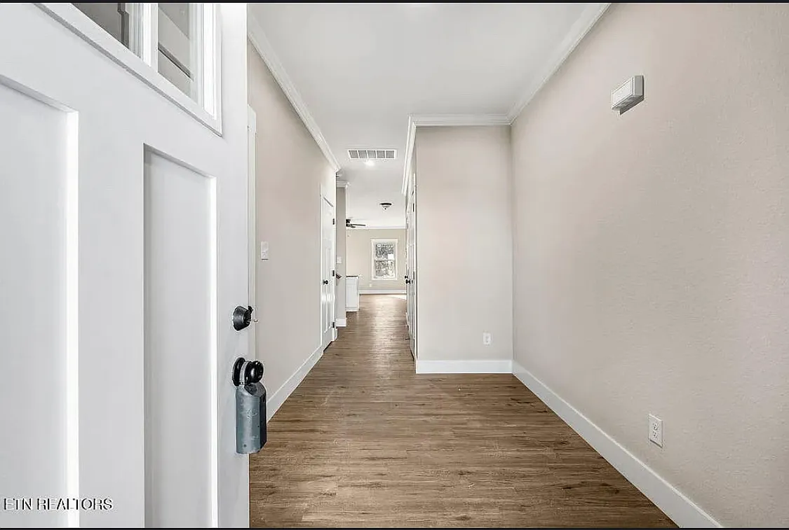 3 bed, 1915 sqft, $2,500 — Photo 2