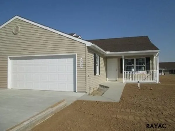 1260 Village Dr, Spring Grove, PA 17362