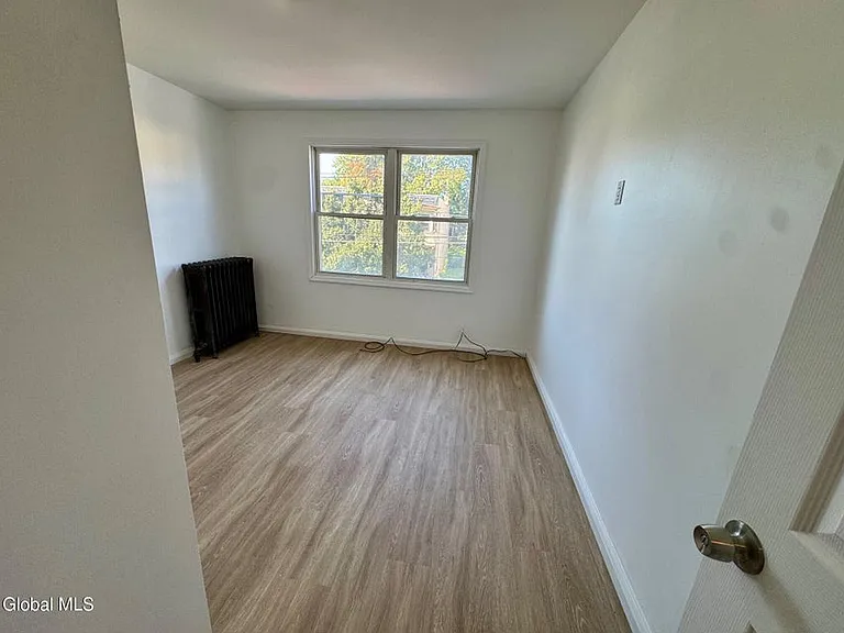495 Morris St — Photo 6