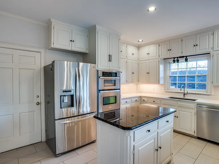 4100 Lovers Ln — Photo 12