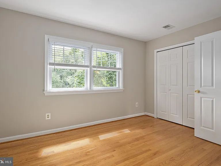 2542 N Wakefield St — Photo 35