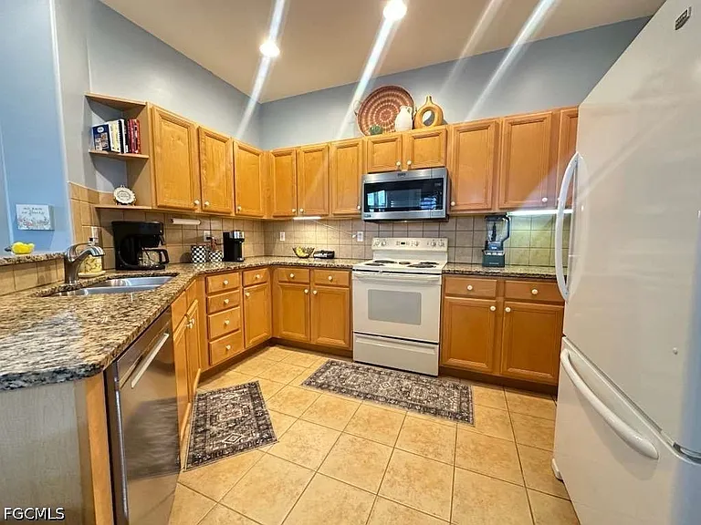 9250 Bayberry Bnd #202 — Photo 14