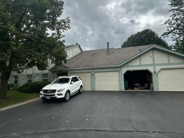 205 Blossom Ct, Buffalo Grove, IL 60089