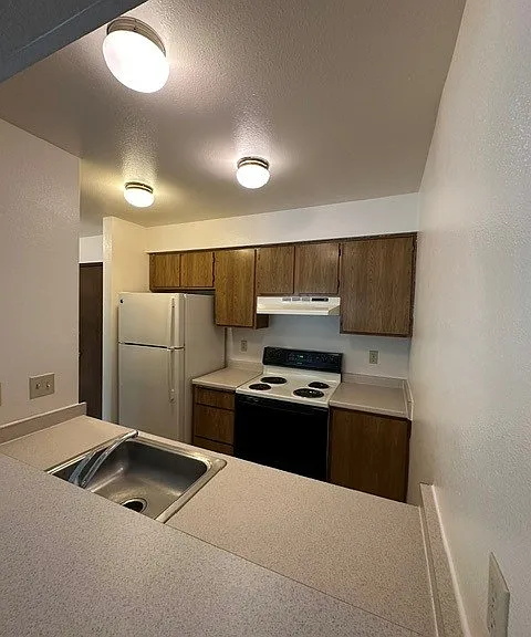 Kinnear Park Apartments — Photo 16