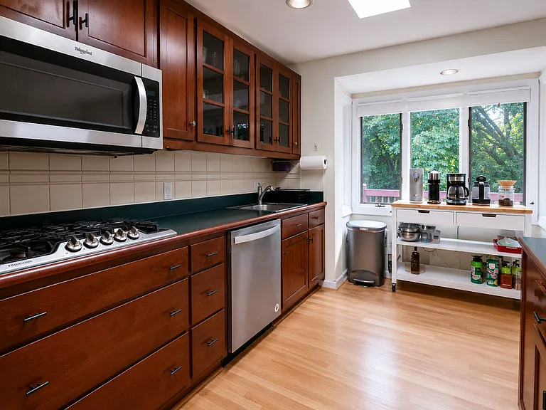 1501 Ladd St — Photo 14