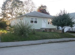 26 Spring St, Webster, MA 01570