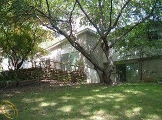 2091 S Hammond Lake Rd, West Bloomfield, MI 48324