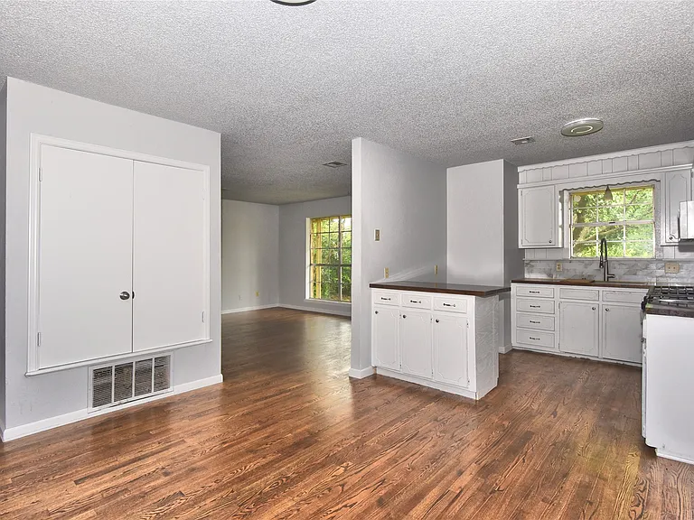 317 W Linda St — Photo 7