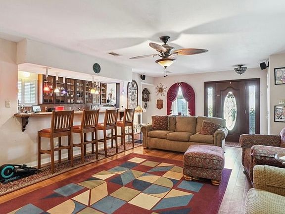 4th image of 2009 Webster St