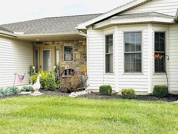 2nd image of 126 Stoneridge Ct