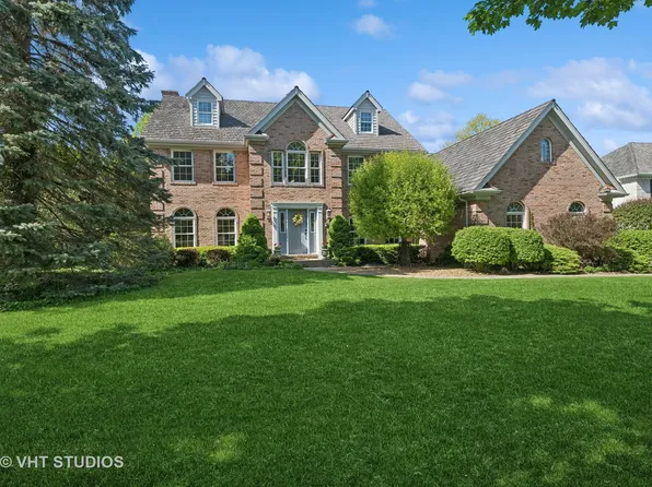 1112 New Castle Dr, Libertyville, IL 60048