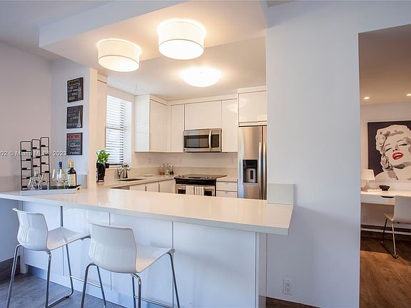 5th image of 18181 NE 31st Ct APT 204