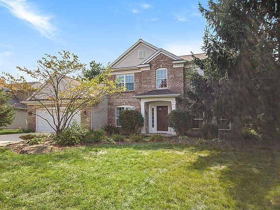 2nd image of 673 Highbury Ct SE