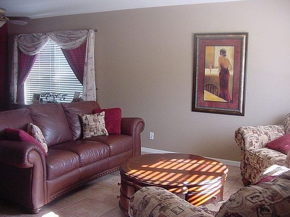 FORMAL LIVING/DINING