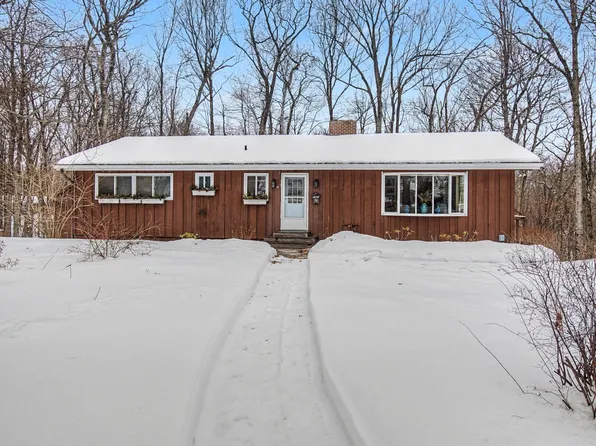 14 Skyline Drive, Essex, VT 05452