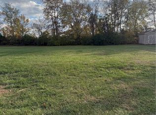 Condor Dr, Decatur, IL 62526