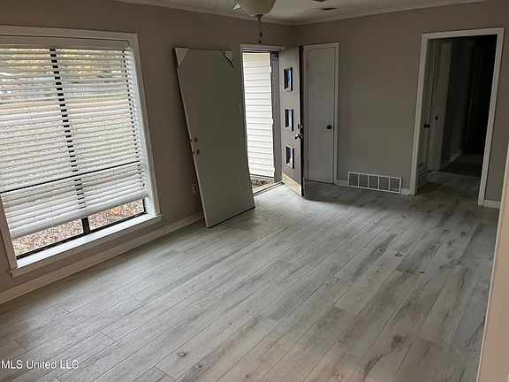 2nd image of 612 Clarington Dr