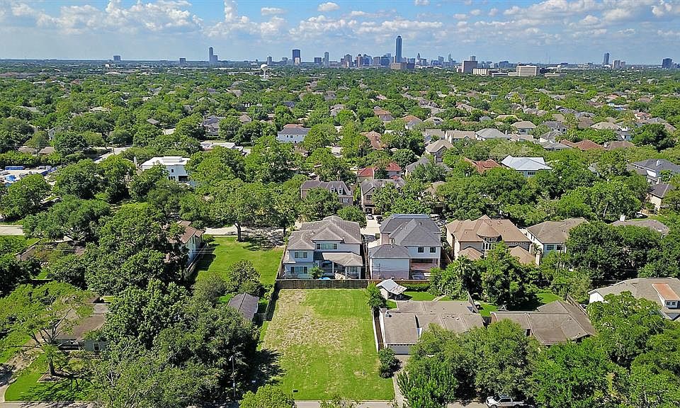 Imagine your new home being built on this lot on Maple Street surrounded by prestigious homes.