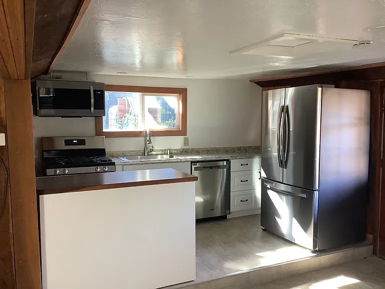 105 Watertrough Rd #A — Photo 12
