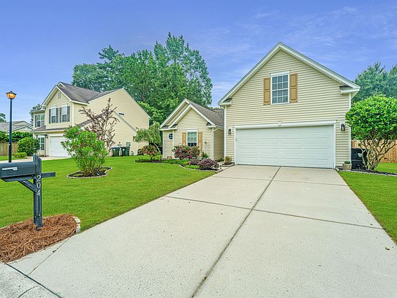 4th image of 204 Arbor Oaks Dr