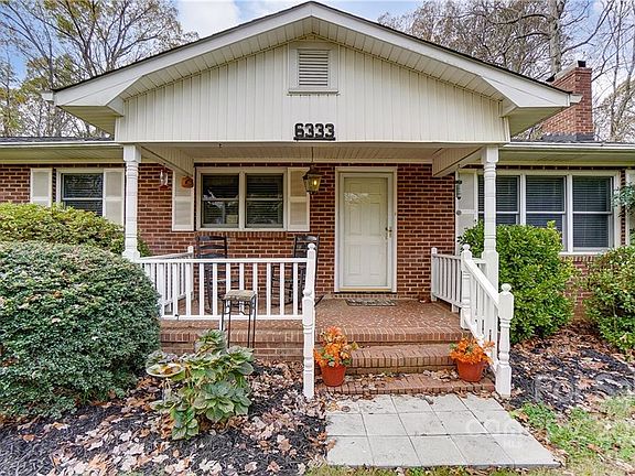 3rd image of 6333 Woodland Cir