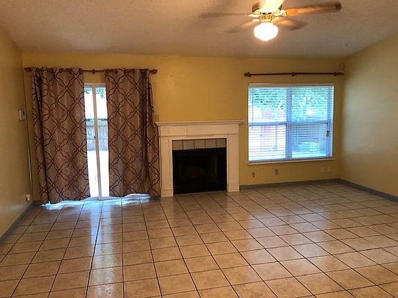 Living room - high celling
