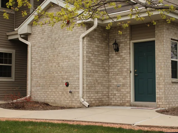 18575 Emerald Cir, Brookfield, WI 53045