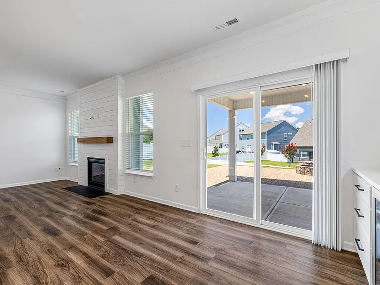 1069 Pennington Dr — Photo 13