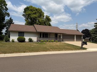 10 George St E, Maple Lake, MN 55358