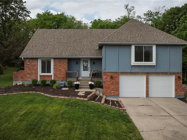 439 N Winnebago Dr, Lake Winnebago, MO 64034