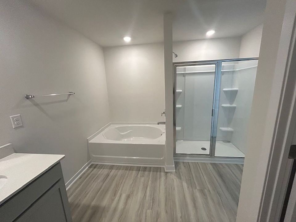 2nd image of 608 13th Avenue Dr NE