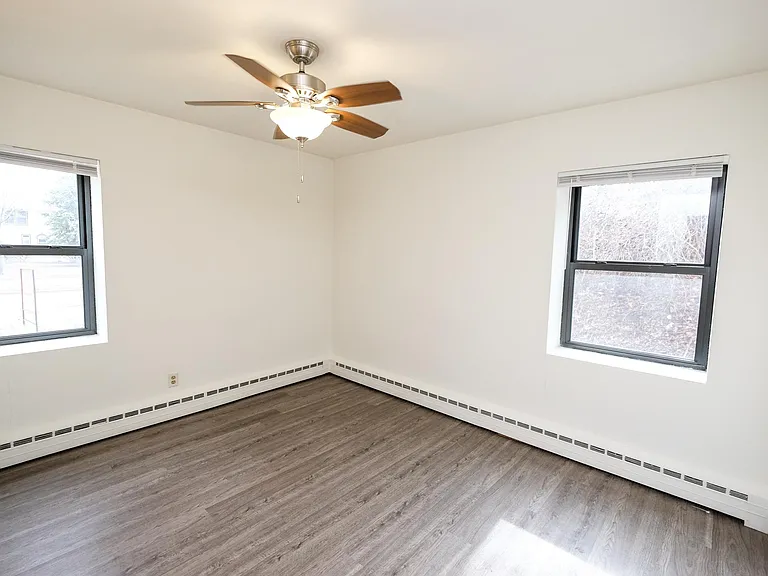 Laurel Terrace — Photo 14