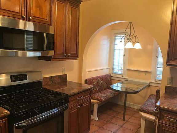 Kitchen & Eating Nook