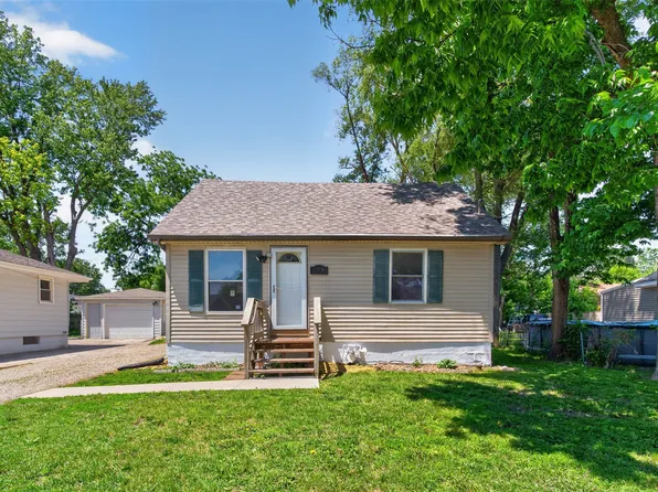 2010 E 25th St, Des Moines, IA 50317