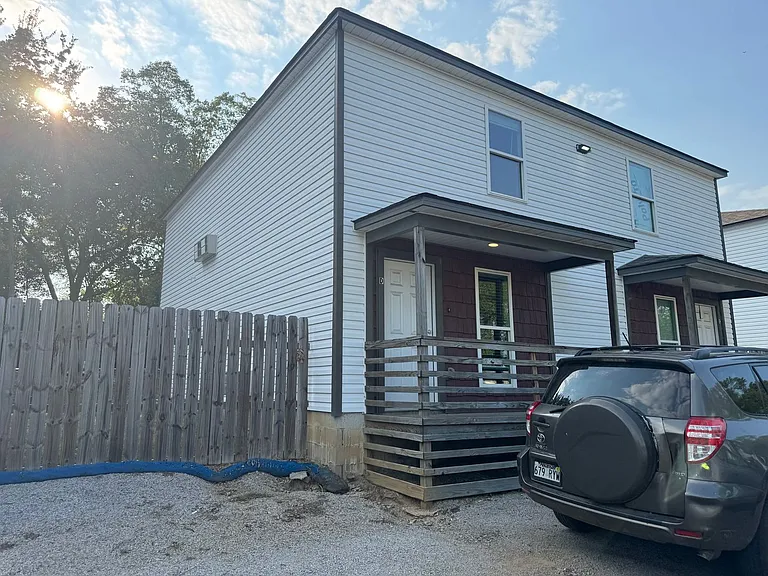 208 S 26th St — Photo 13