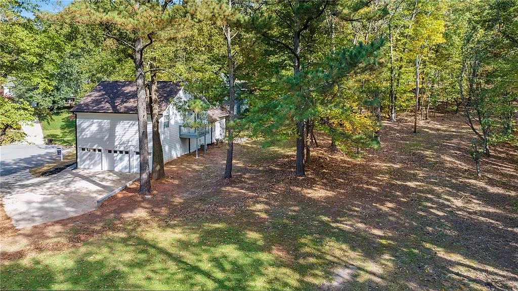 3 bed, 1800 sqft, $2,700 — Photo 4