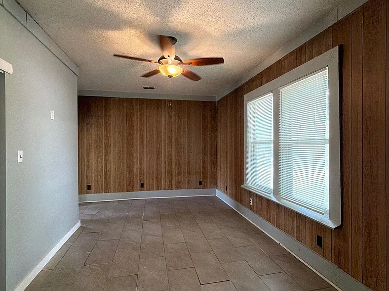 7210 Elwood Ave — Photo 8
