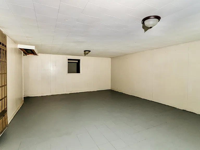 521926_029_basement_13601939.jpg