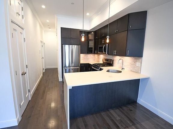 2nd image of 134 Warren St APT 2
