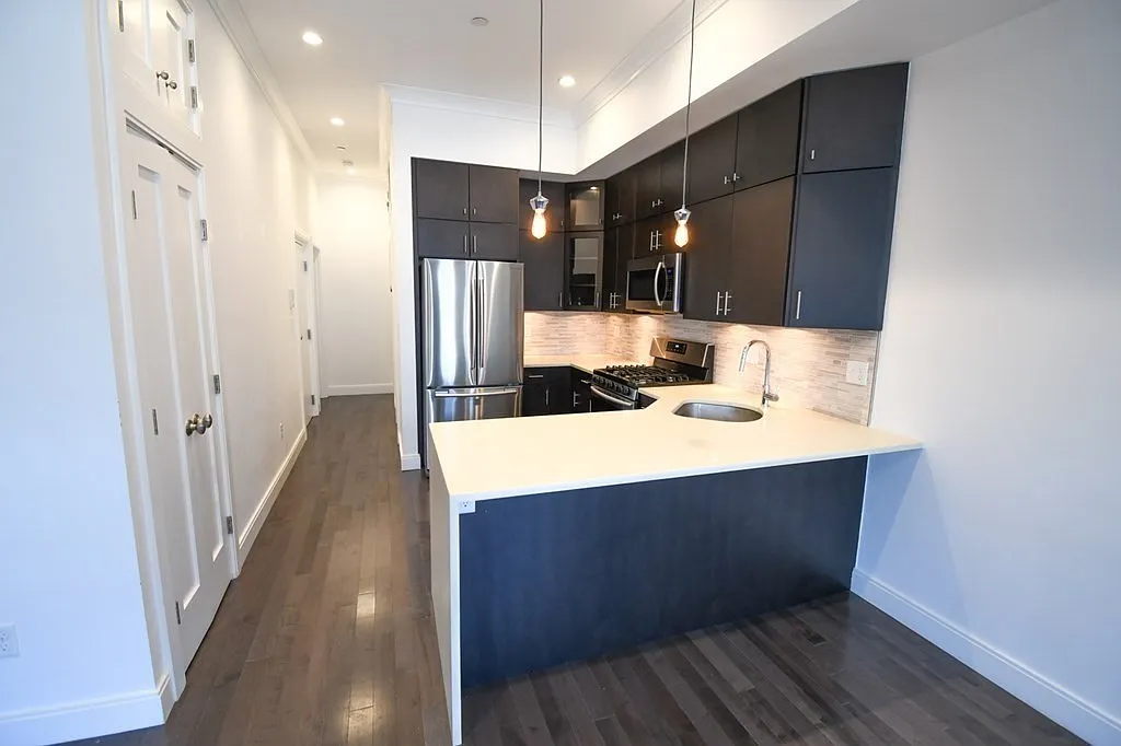 Building Photo - 134 Warren St #2